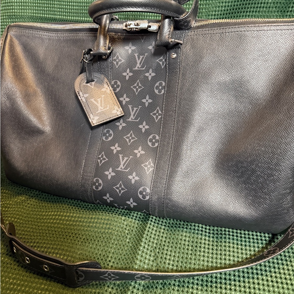Luxury Louis Vuitton Black Monogram Duffel Bag - Picture 2 of 9